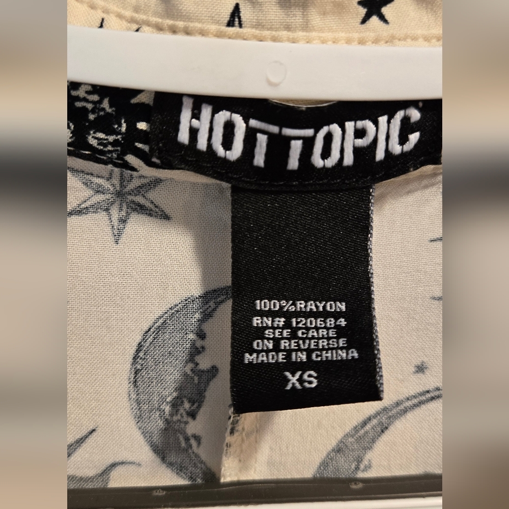 Hot Topic Cream & Black Celestial Moon Stars Oversized Crop Button-Up Shirt XS - Picture 3 of 8